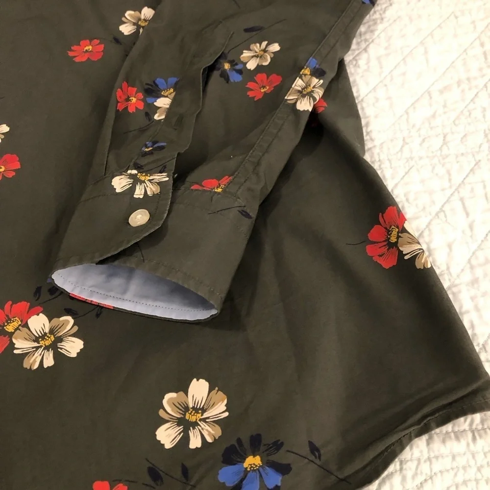 Banana Republic Untucked button down shirt. Size large tall.